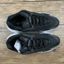 Cargar imagen en el visor de la galería, Adidas Yeezy Boost 700 MNVN Black White FV4445