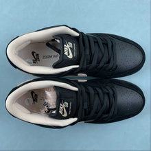 Cargar imagen en el visor de la galería, SB Dunk Low Black Coral Wash BQ6817-003