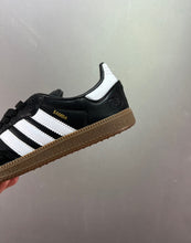 Cargar imagen en el visor de la galería, Adidas Samba Vegan Black White Brown-Gum B75807