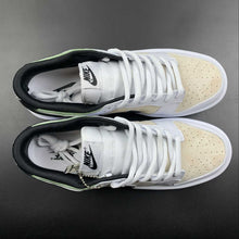 Cargar imagen en el visor de la galería, SB Dunk Low White Black Light Green DZ2794-888