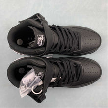Cargar imagen en el visor de la galería, Air Force 1 07 Mid Black White HK5622-955