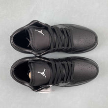 Cargar imagen en el visor de la galería, Air Jordan 1 Low Black Croc White Metallic Silver HJ7743-010