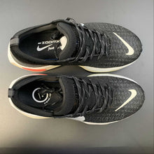 Cargar imagen en el visor de la galería, ZoomX Invincible Run FK 3 Black White DR2615-001