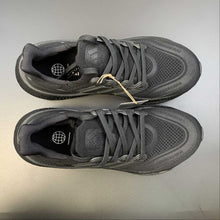 Cargar imagen en el visor de la galería, Adidas Ultraboost Light Core Black GZ5159