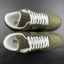 Cargar imagen en el visor de la galería, Louis Vuitton Trainer Snaker x Air Force 1 Green Camo LK0229