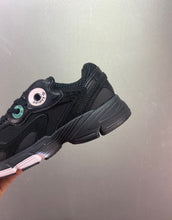 Cargar imagen en el visor de la galería, Adidas Astir Core Black Core Black Purple GW5370