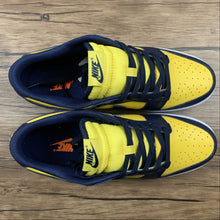 Cargar imagen en el visor de la galería, SB Dunk Low Michigan Varsity Maize Midnight Navy-White DD1391-700