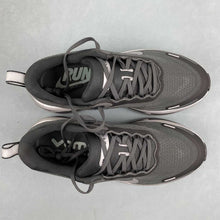 Cargar imagen en el visor de la galería, Nike Zoom Vomero PLUS Anthracite Cannon White Reflect silver IM6011-060