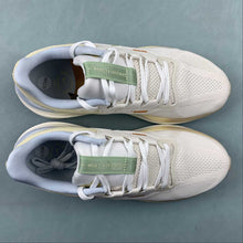 Cargar imagen en el visor de la galería, Air Zoom Structure 25 Sail Buff Gold Coconut Milk FV3635-171