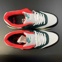 Cargar imagen en el visor de la galería, LeBron x Air Max 1 Liverpool White Teal Black FB8914-100