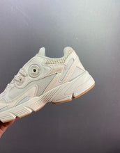 Cargar imagen en el visor de la galería, Adidas Astir Beige GV9200