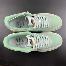 Cargar imagen en el visor de la galería, Air Force 1 07 Low LV8 Enamel Green Alpha Orange Sail DO9801-300
