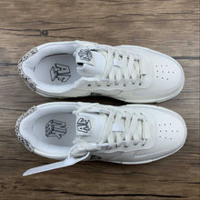 Cargar imagen en el visor de la galería, Air Force 1 PIXEL Sail Snake Desert Sand College Grey CV8481-101