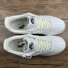 Cargar imagen en el visor de la galería, Air Force 1 Low Valentine's Day White Black LZ5988-505