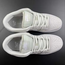 Cargar imagen en el visor de la galería, SB Dunk Low Grey White Brown 304292-106