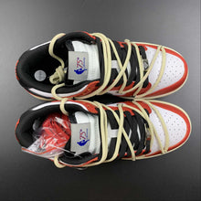 Cargar imagen en el visor de la galería, SB Dunk Low Chicago Bulls Deconstructed DD3363-100