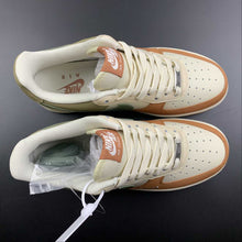 Cargar imagen en el visor de la galería, Air Force 1 07 Low Green White Orange BS8871-801
