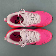 Cargar imagen en el visor de la galería, Nike Zoom Vomero PLUS Hyper Pink Burgundy Crush HV8154-604