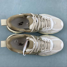 Cargar imagen en el visor de la galería, Nike V2k Run Light Orewood Brown Light Bone Khaki Earth FD0736-103