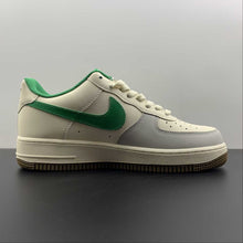Cargar imagen en el visor de la galería, LV x Air Force 1 07 Low Cream White Green Gold BS8856-116