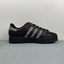 Cargar imagen en el visor de la galería, Adidas Superstar 2 Black Snakeskin Reflective JP6058