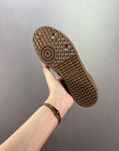 Cargar imagen en el visor de la galería, Adidas Samba Vegan Black White Brown-Gum B75807