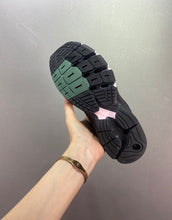 Cargar imagen en el visor de la galería, Adidas Astir Core Black Core Black Purple GW5370