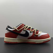 Cargar imagen en el visor de la galería, SB Dunk Low Chicago Bulls Deconstructed DD3363-100
