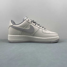 Cargar imagen en el visor de la galería, Undefeated x Air Force 1 07 Low Off White Light Grey UT2023-203