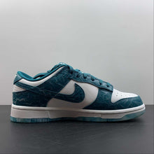 Cargar imagen en el visor de la galería, SB Dunk Low Ocean Summit White Bright Spruce DV3029-100
