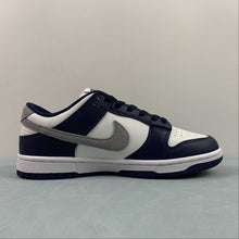 Cargar imagen en el visor de la galería, SB Dunk Low Summit White Midnight Navy Light Smoke Grey FD9749-400