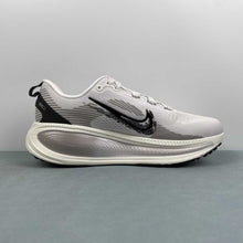 Cargar imagen en el visor de la galería, Nike Zoom Vomero 18 Summit White Black IB5726-100