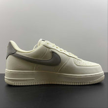 Cargar imagen en el visor de la galería, Air Force 1 07 Low Ice Blue Cream Gold MN5696-009