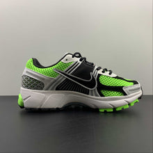 Cargar imagen en el visor de la galería, Zoom Vomero 5 SE SP Electric Green Black CI1694-300