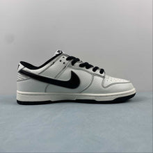 Cargar imagen en el visor de la galería, Supreme x SB Dunk Low Off White Black RM2308-237