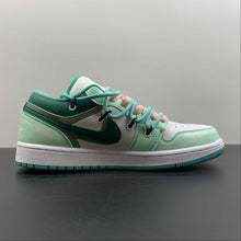 Cargar imagen en el visor de la galería, Air Jordan 1 Low White New Emerald-White DC0774-132