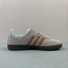 Cargar imagen en el visor de la galería, Adidas Samba OG Crystal White Clay Strata Gum ID2047