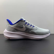 Cargar imagen en el visor de la galería, Air Zoom Pegasus 39 Detroit Lions Medium Silver Battle Blue DR2042-001