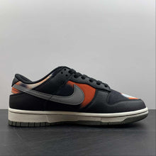 Cargar imagen en el visor de la galería, SB Dunk Low Graffiti Black Red Grey DM0108-001