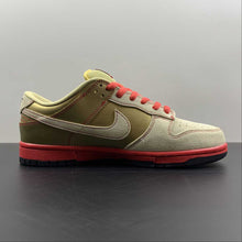 Cargar imagen en el visor de la galería, SB Dunk Low Pro Money Cat Golddust Gold Metallic 304292-771