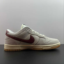 Cargar imagen en el visor de la galería, SB Dunk Low Beige Wine Red HC0808-100