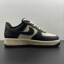 Cargar imagen en el visor de la galería, Carhatt x Air Force 1 07 Low Black White BS6055-201