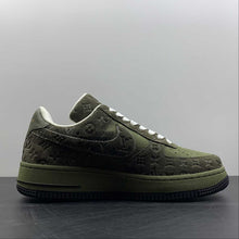 Cargar imagen en el visor de la galería, Louis Vuitton Trainer Snaker x Air Force 1 Green Camo LK0229