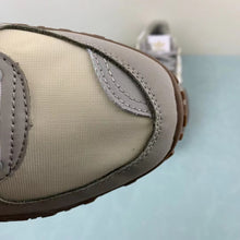 Cargar imagen en el visor de la galería, Adidas Retropy E5 W.R.P. Grey Cloud White Brown IG0501