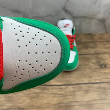 Cargar imagen en el visor de la galería, SB Dunk Low Heineken Classic Green Black White Red 304292-302