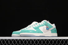 Cargar imagen en el visor de la galería, Kasina x SB Dunk Low Road Sign Neptune Green CZ6501-101