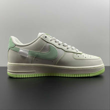 Cargar imagen en el visor de la galería, Air Force 1 07 Low Cream White Light Green Metallic Gold FB1839-555