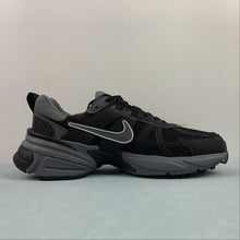 Cargar imagen en el visor de la galería, Nike V2k Run Black Carbon Ash FD0736-102