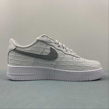 Cargar imagen en el visor de la galería, Air Force 1 07 Low “Since 1982” Summit White Wolf Grey-White FJ4823-100