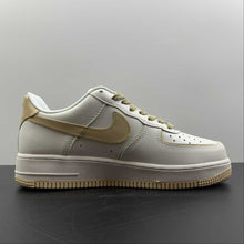 Cargar imagen en el visor de la galería, Air Force 1 07 Low White Light Brown BS8806-555